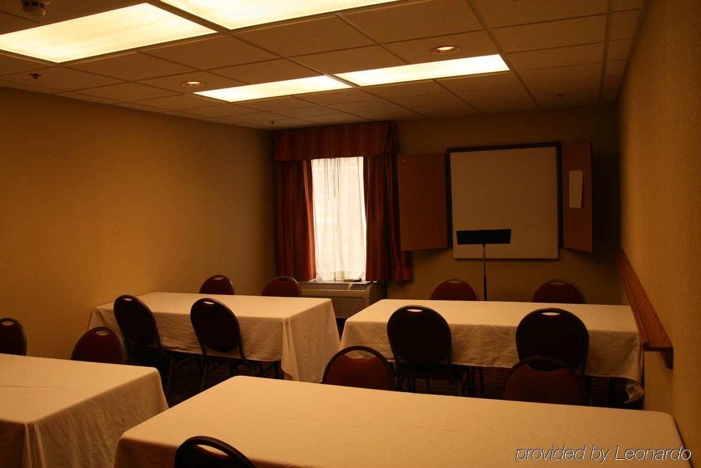Hampton Inn Ел Дорадо Съоръжения снимка